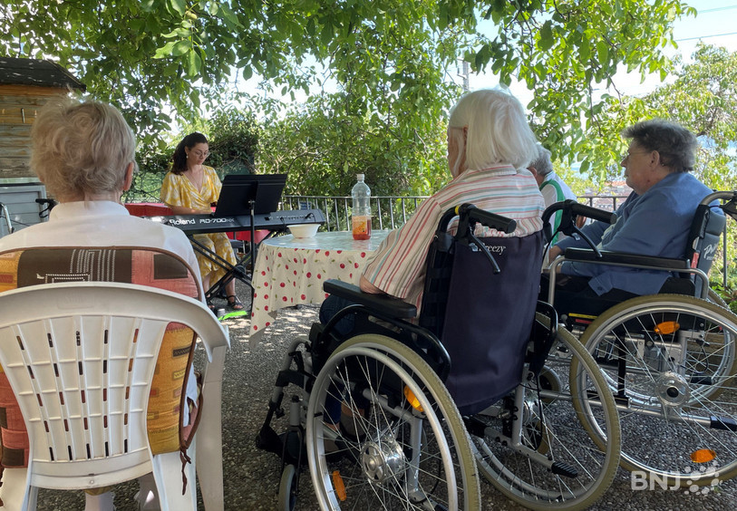 Les pensionnaires du home des Myosotis à Neuchâtel ont profité du concert de la pianiste Marianna Grynchuk, ancienne étudiante à la HEM.
