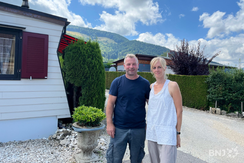 Michel et Jenny Rieder gèrent depuis quelques mois le camping du Raimeux, à Rebeuvelier, où les résidences fixes représentent la plupart du travail.