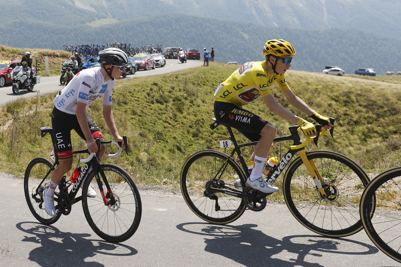 Jonas Vingegaard devant Taderj Pogacar, sans doute l'épilogue de ce Tour de France. (Photo : EPA/GUILLAUME HORCAJUELO)