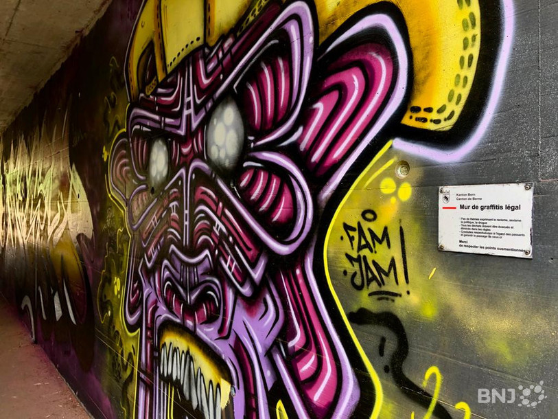 Le mur de graffitis légal du sous-voie de la Coop de Reconvilier.