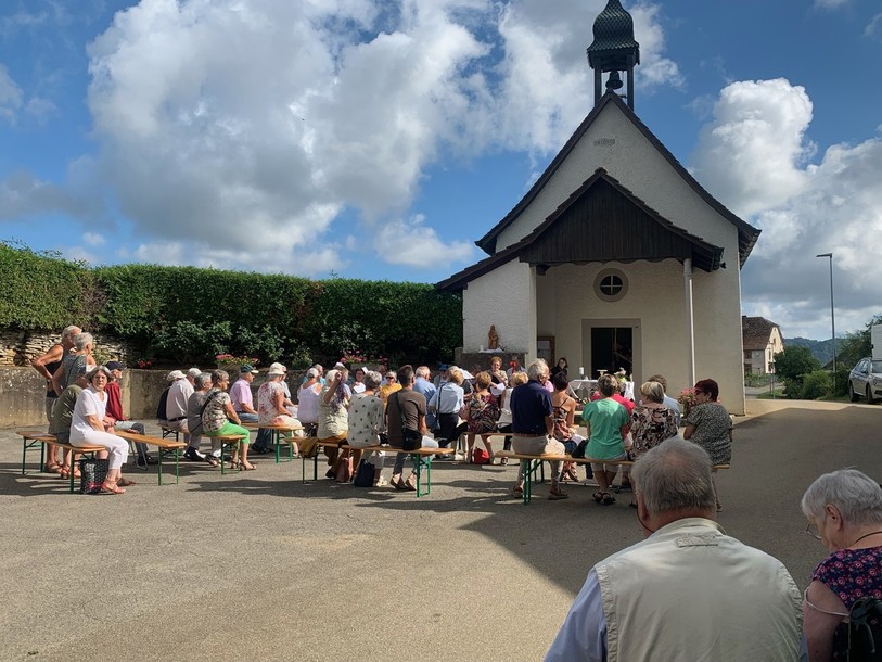 Tout le village s'est rassemblé pour assister à la messe de ce 26 juillet.