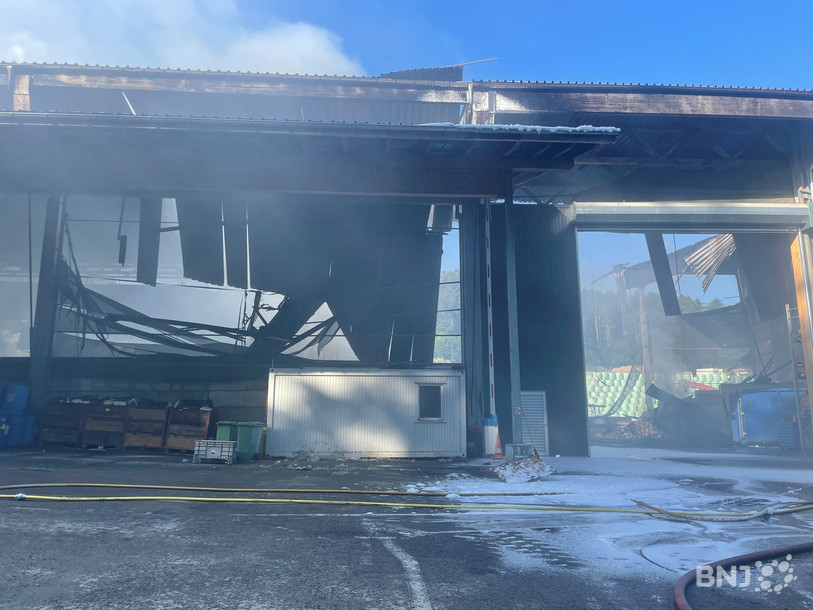 Le hangar après l'incendie.