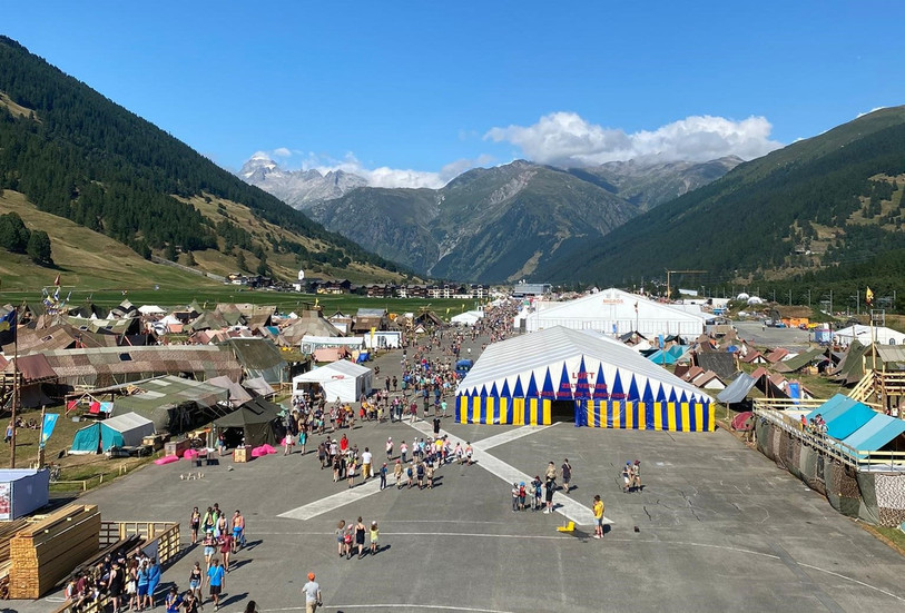 De grosses infrastructures ont été installées pour accueillir près de 30'000 scouts pendant deux semaines. (Photo : Marco Voillat).