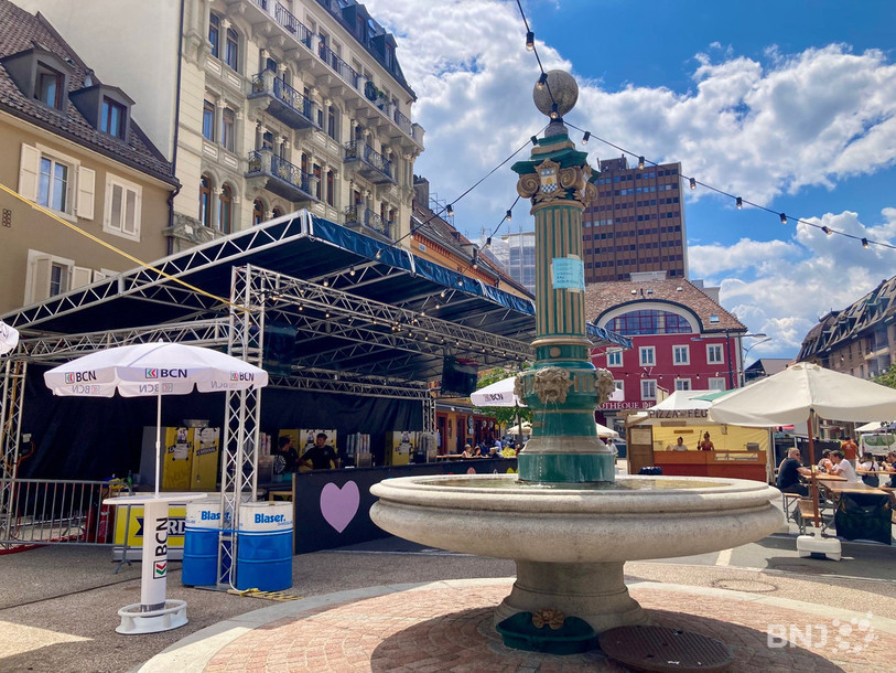 La place du Marché accueille désormais de nombreux foodtrucks.