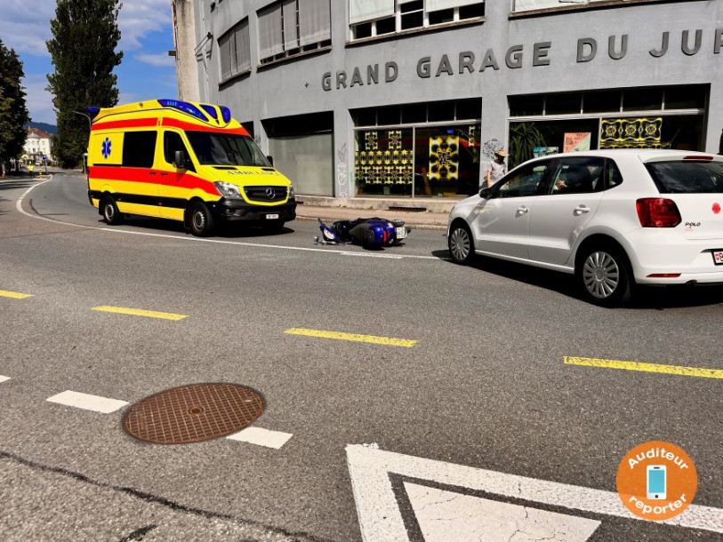 Un scooter a percuté une voiture hier à Bienne. Deux personnes ont été légèrement blessées.