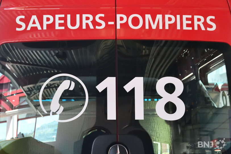 Le sinistre a mobilisé huit sapeurs-pompiers, trois engins et deux patrouilles de la Police cantonale pour sécuriser les lieux. (Photo d'illustration.)