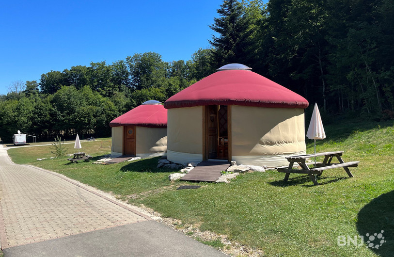 Le camping compte quatre yourtes.