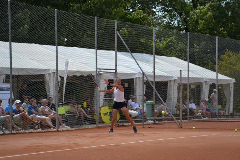 Conny Perrin lors des Interclubs de Ligue A au TC Mail