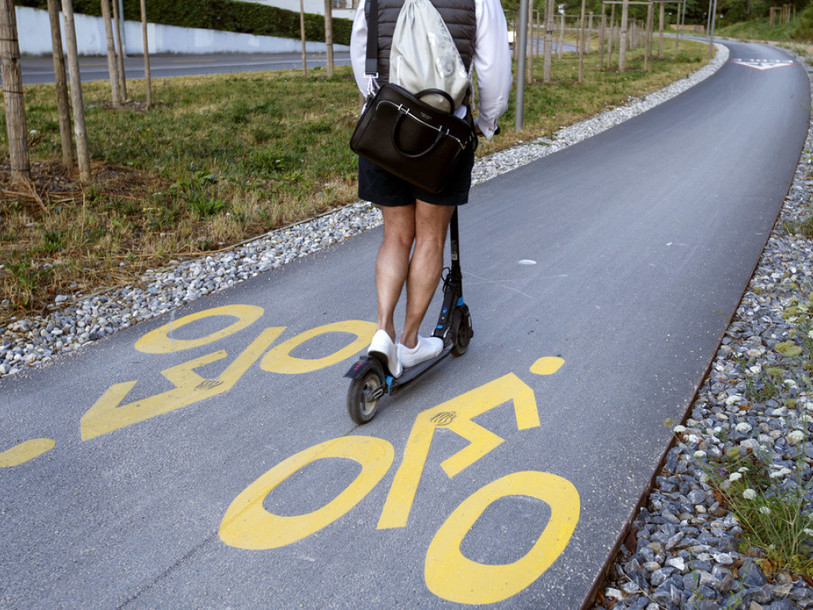 Les trottinettes électriques sont soumises aux mêmes règles de circulation que les cyclistes. (Photo : KEYSTONE / Salvatore Di Nolfi).