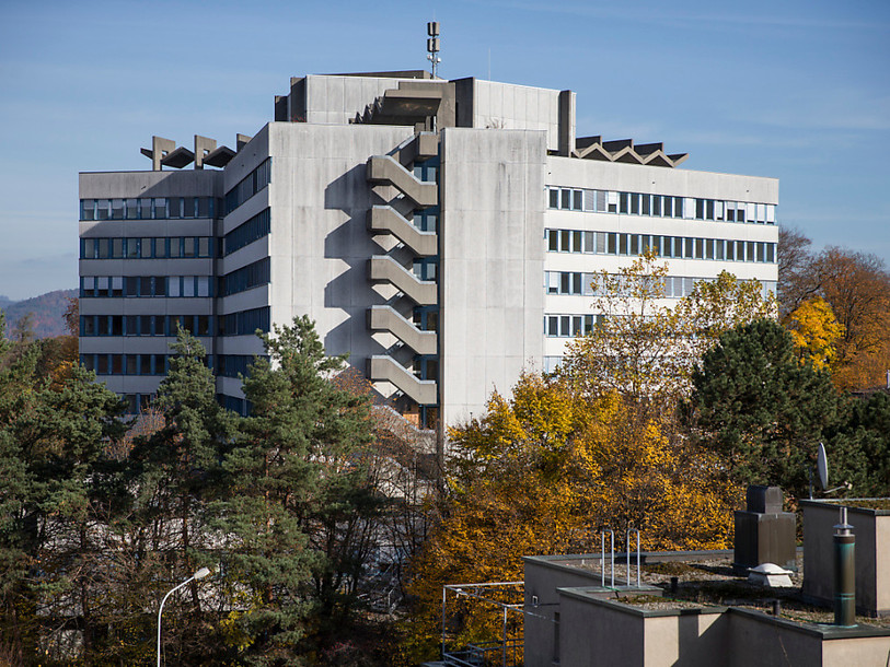 Le médecin Cantonal bernois a annoncé la levée des mesures pour le centre fédéral d'asile à Berne. (Photo : KEYSTONE/PETER KLAUNZER).
