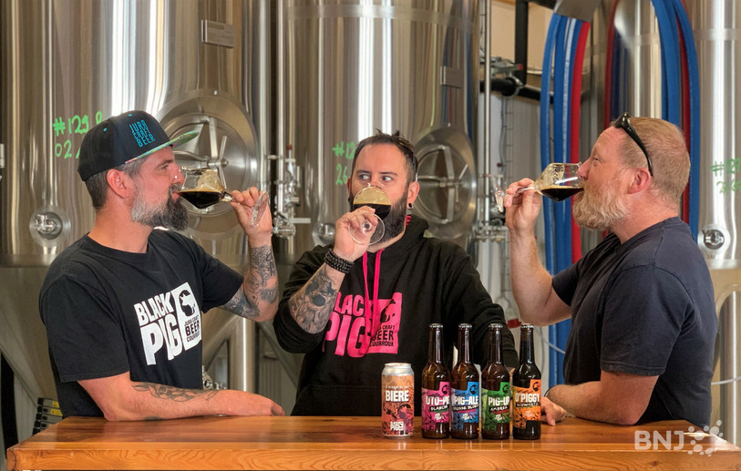 Benjamin Bost (à gauche), patron de la BlackPig, Christophe Schaer (au milieu), manager évènementiel, et Jean-philippe Aeschbacher, commercial, ont fêté dignement leurs médailles.