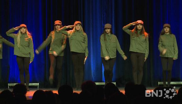 La troupe Factorydancers sur la scène du Palais des Congrès de Bienne.
