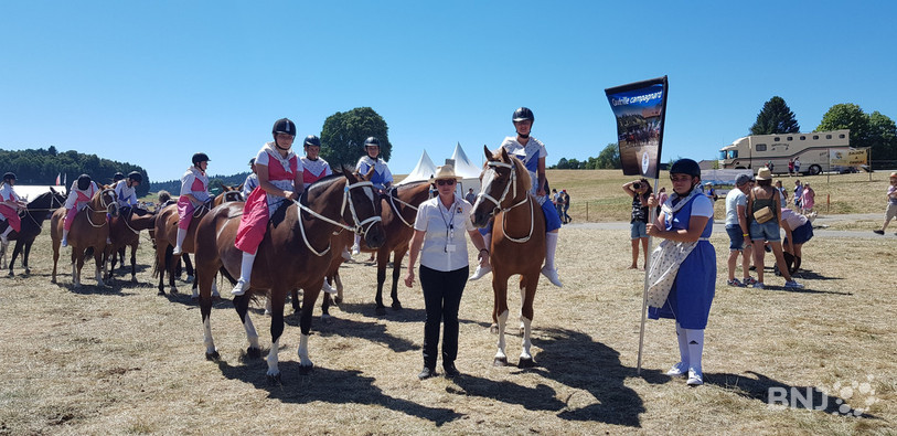 Coiffée d'un chapeau, la responsable du quadrille Christa Graf a passé un beau samedi après-midi avec ses cavalières.