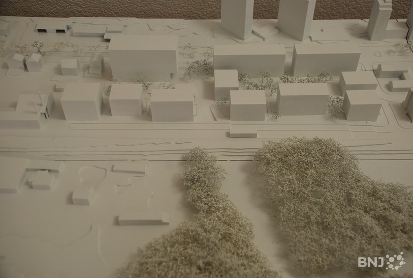 Le projet retenu rappelle la ville en damiers en incluant des espaces verts en son centre.