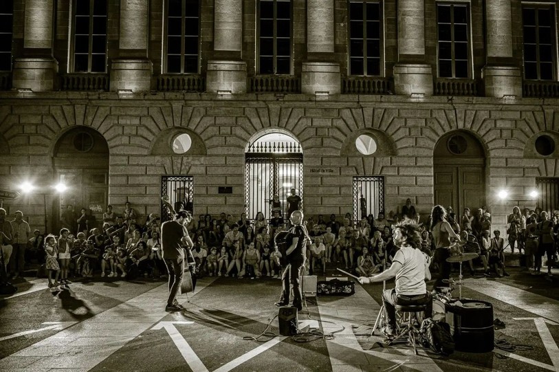 Le groupe Baro Drom Orkestar lors de l'une de ses représentations cette année au Buskers Festival. (Photo: Mirko Dallacasagrande)
