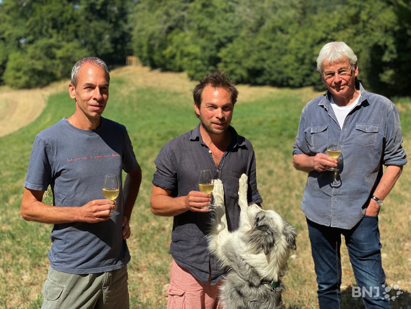 Trois hommes sans qui ce projet n'aurait pas vu le jour. De gauche à droite : l'ingénieur Sébastien Gerber, le vigneron Aurèle Morf et le propriétaire de la parcelle Maurice Wisard.