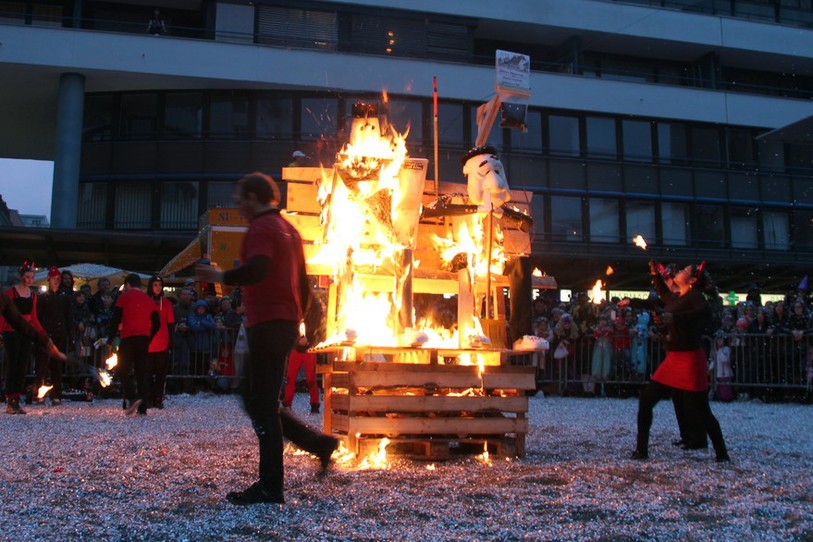 Un bonhomme hiver sous perfusion pour Carna'Tchaux.