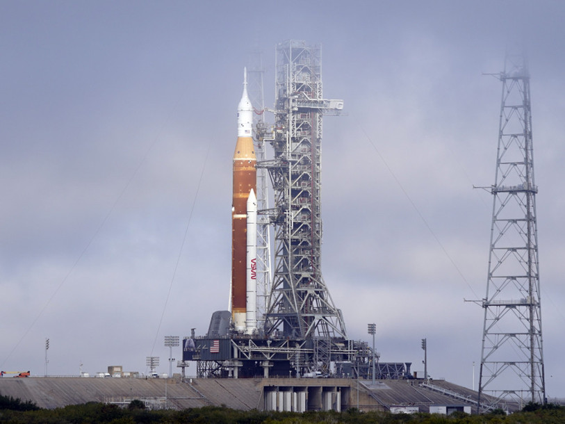La fusée SLS a quitté s'est installée sur le pas de tir du Kennedy Space Center mercredi. (Photo : Keystone /AP/ John Raoux).