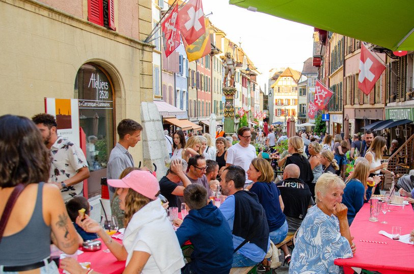Les objectifs des soirées du Last Friday sont d’offrir un moment festif à la population tout en donnant un coup de pouce post-pandémie aux commerces locaux. (Photo: Last Friday)