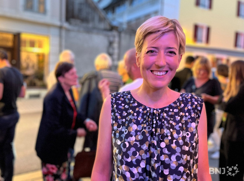 Murielle Macchi-Berdat se présente à la mairie de la capitale jurassienne.