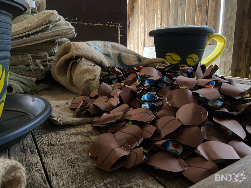 Le jury du Grand Corso scrute les moindre détails comme ses bonbons en forme de café qui seront distribués.