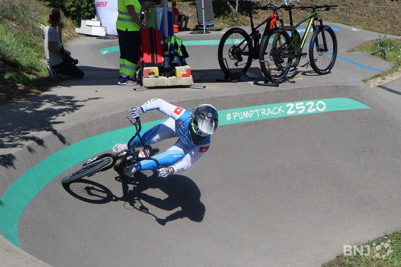 Show bouillant sur la piste de Pump Track de La Neuveville.