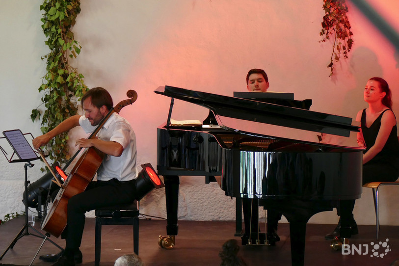 Nathan Zürcher et Nicolas Cacchivio ont créé le Duo Rotonde pour jouer de la musique de chambre. 