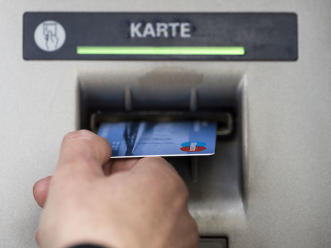 Le taux des débiteurs est en légère progression en juillet. (Photo : Keystone).