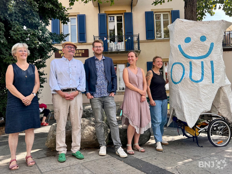 Les partisans de l'initiative ont présenté leurs arguments vendredi à la place du Tertre à Neuchâtel.