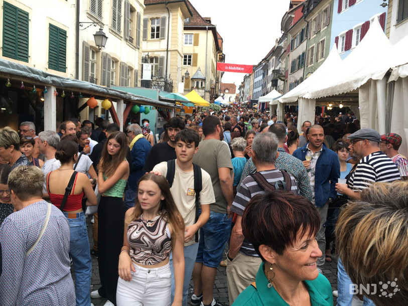 Les rues de Porrentruy étaient déjà bien remplies vendredi soir.