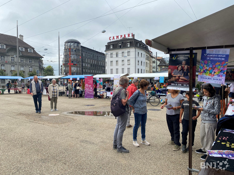 Une quinzaine d'associations ont participé samedi au marché du bénévolat à Bienne.