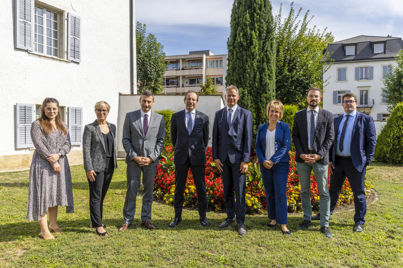 L'ambassadeur de l'Union européenne en Suisse (quatrième depuis la gauche) a rendu visite au Gouvernement jurassien (photo : canton du Jura).