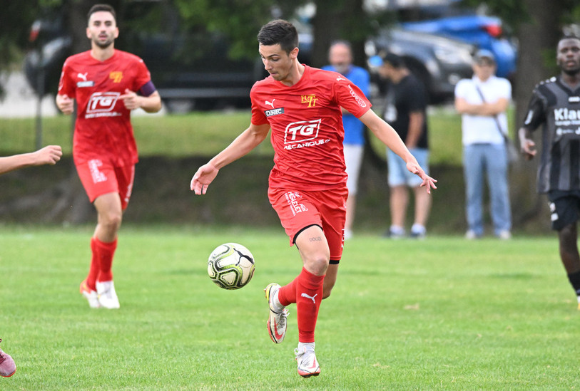 Téo Assuncao a marqué le premier but samedi pour Tavannes/Tramelan. (Photo : Georges Henz)