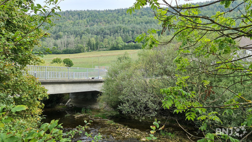 Le pont de la rue des Prés entre la route cantonale et la gare, sur lequel il est déjà interdit de croiser, sera limité à 20 tonnes.