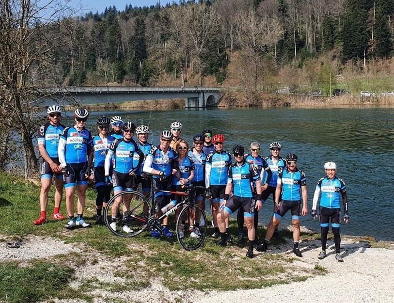 Une parties des membres du Club Cycliste Moutier lors d'une des sorties organisées par la société centenaire. (Photo: CCM)