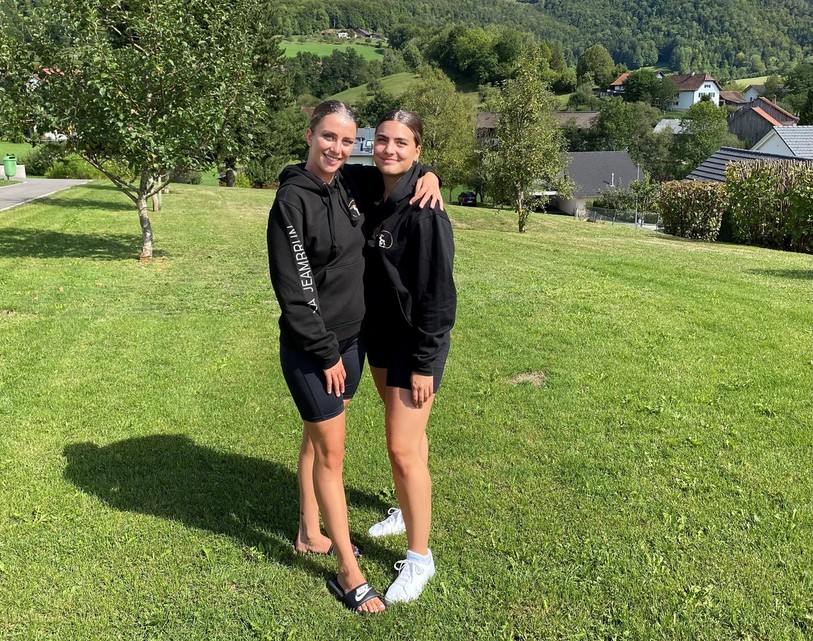Léa Jeambrun et Julie Etique ont dansé une dernière fois ensemble lors des championnats jurassiens de gymnastique à deux samedi à Montsevelier.
