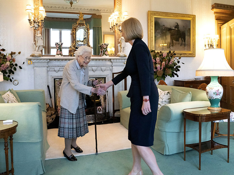 La reine Elizabeth II est apparue en public pour la dernière fois lundi pour rencontrer la nouvelle première ministre, Liz Truss. (Photo : KEYSTONE/AP/Jane Barlow).