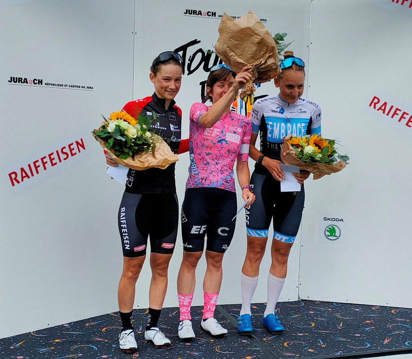 Le podium dames du Tour du Jura. (Photo : Laurent Hennet).