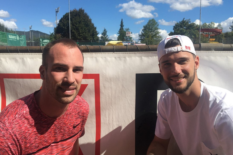Quentin Borgeaud (à gauche) est le nouveau champion du tennis jurassien. Il a battu Florian Gloor en finale (photo: TCD).