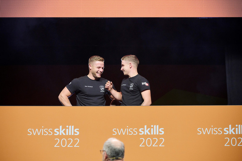 Jessy Tövishati (à droite) est monté sur la plus haute marche du podium aux côtés de son frère (photo : swiss skills).