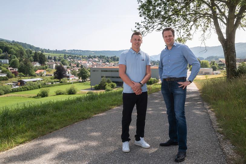 Ismaël Mohni (sortant, à gauche) et Grégory Affolter tenteront de décrocher une place au Conseil communal de Valbirse. (Photo : PLRBO).