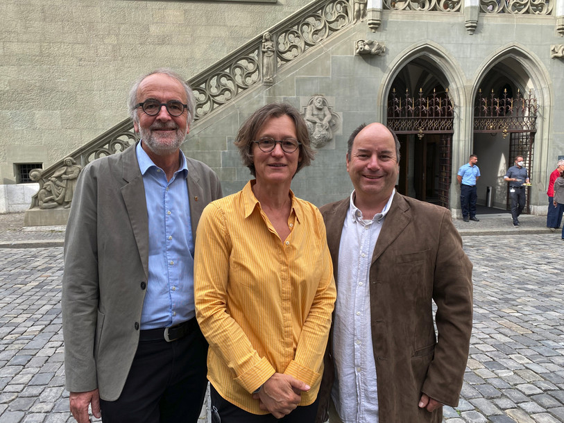 Le groupe parlementaire des Verts a élu ses têtes de file. De gauche à droite : Bruno Vanoni, vice-président, Moussia de Watteville, coprésidente, et Christoph Grupp, coprésident. (Photo : Les Verts bernois).