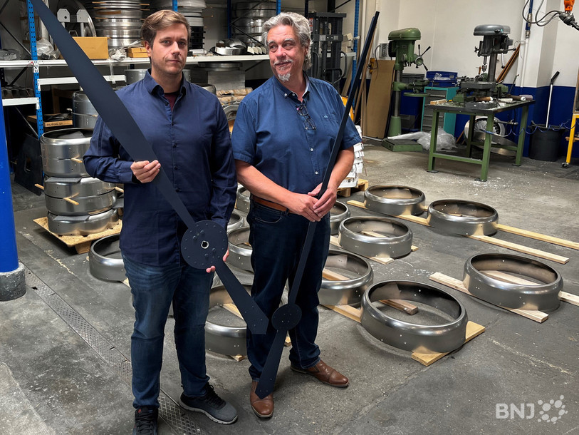 Ludovic et Daniel Lenherr dans les locaux de Ruegg.