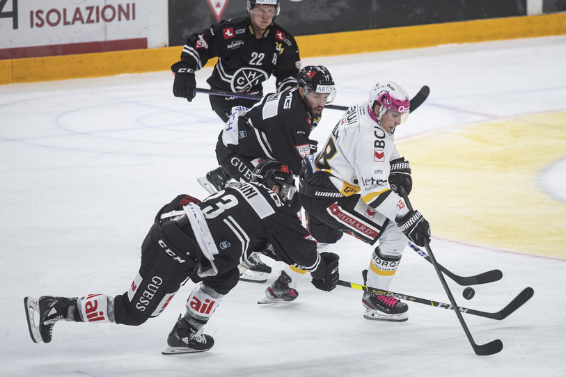 Ce n'est pas faute d'avoir essayé pour Guillaume Asselin et le HC Ajoie... (Photo : KEYSTONE/Ti-Press/Pablo Gianinazzi)
