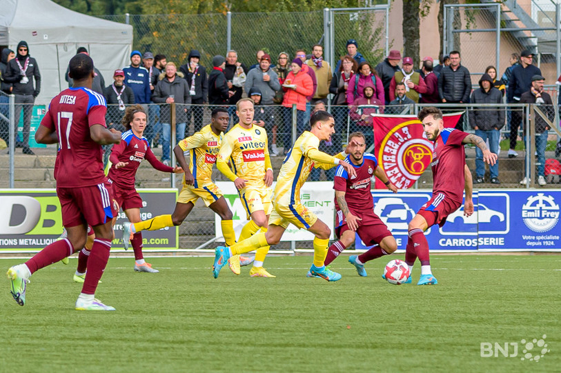 Le FC La Chaux-de-Fonds n'a pas démérité face à Servette. Photo : Bertrand Pfaff