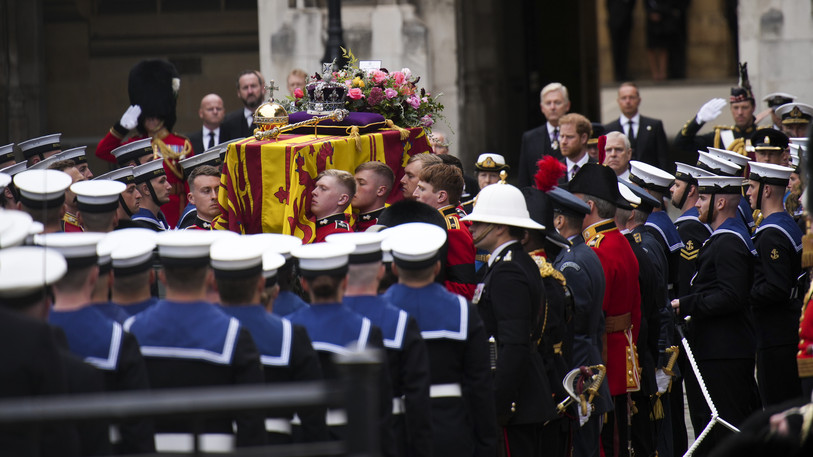 Le cercueil d’Elizabeth II durant ses funérailles à l’abbaye de Westminster à Londres. (Photo : KEYSTONE / AP / Emilio Morenatti).