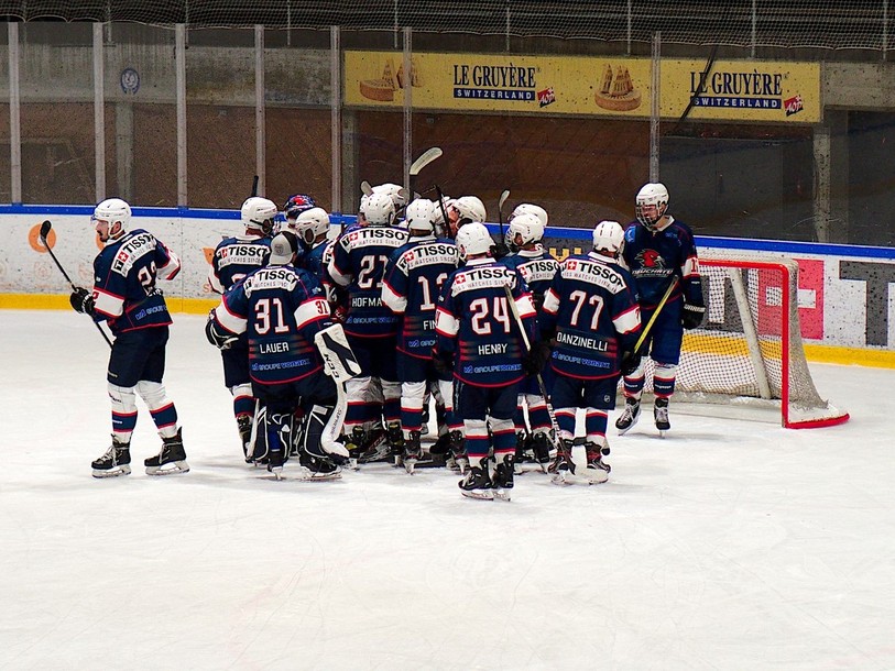Le HC Université Neuchâtel a retrouvé les joies de la victoire samedi soir. (photo : Pierre Boldt).