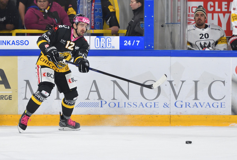 Thibault Frossard sur la glace, une image que l'on ne reverra pas tout de suite à Porrentruy. (Photo : archives, Georges Henz.)