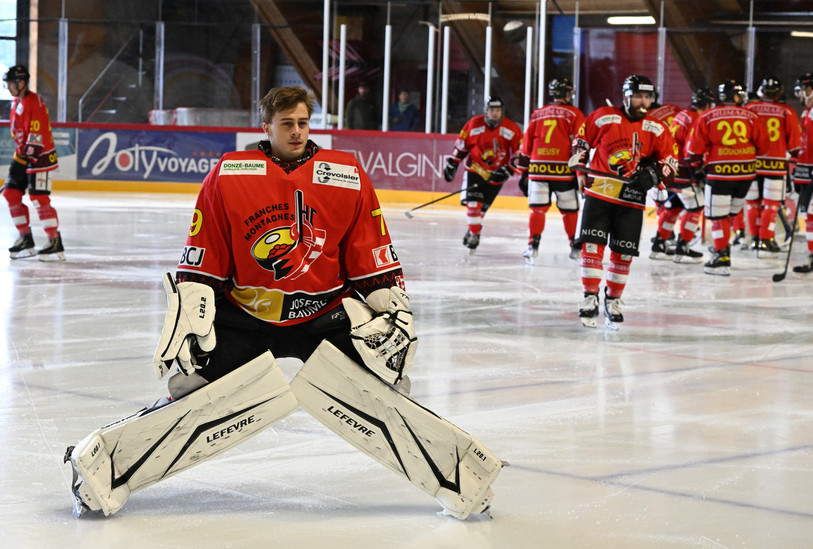 Lucas Gaudreault et le HC Franches-Montagnes ont plié en deuxième partie de match mercredi. (Photo : Georges Henz)
