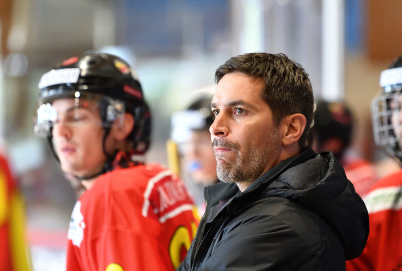 Michaël Neininger fait la grimace, le HC Franches-Montagnes concède son quatrième revers de suite. (Photo : Georges Henz)